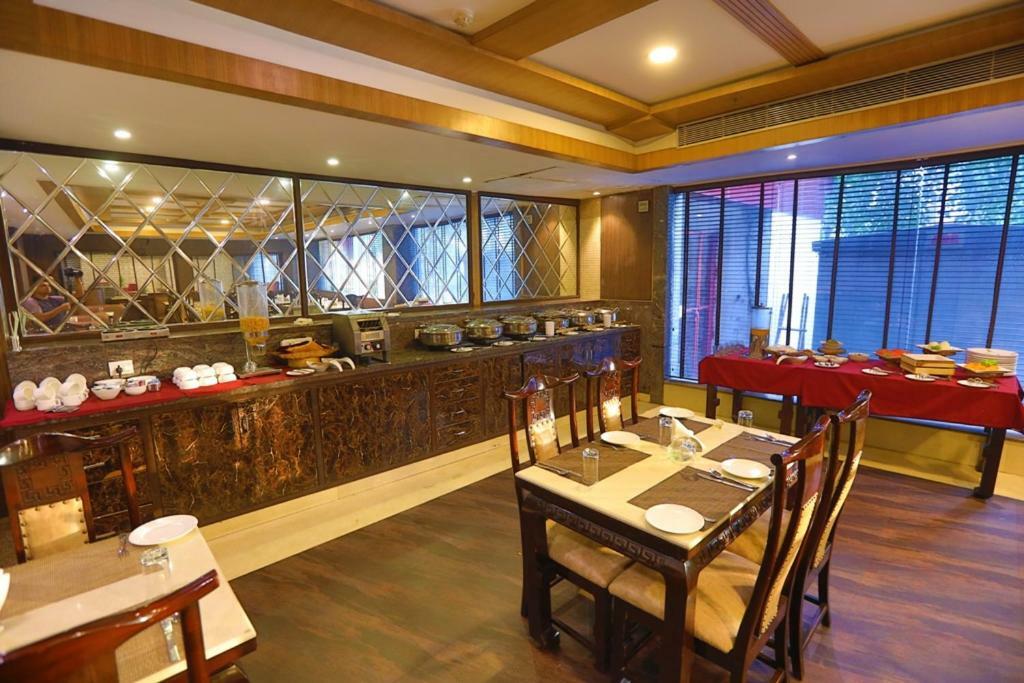 Bluemont Beacon Hotel New Delhi Gurgaon Exterior foto